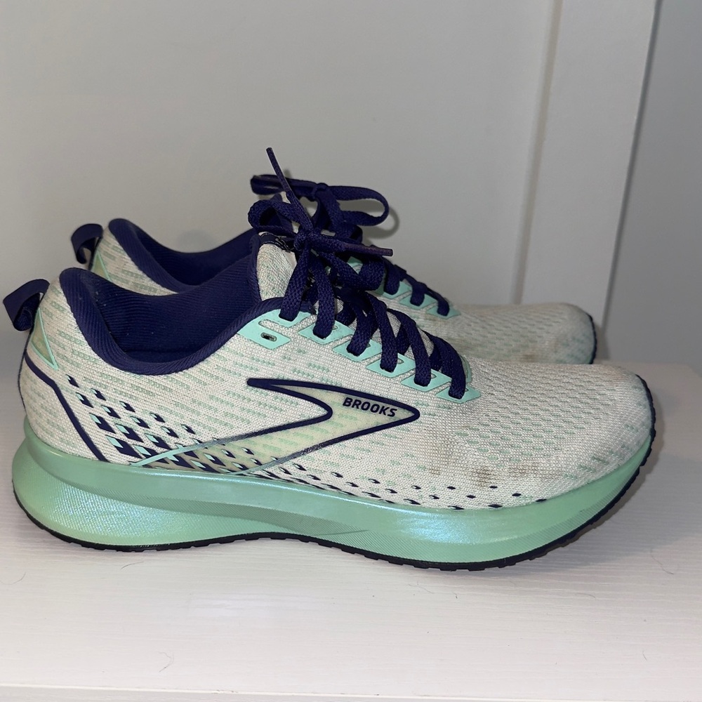 Brooks Women's Mint Green and Indigo Athletic Running Shoes